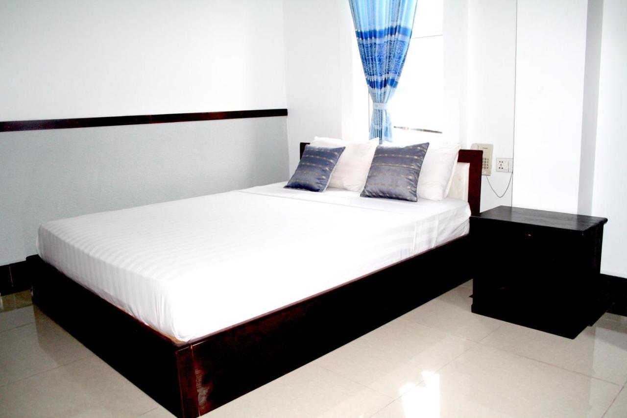 Lalune Hotel Phnom Penh Exterior photo